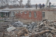 demontazh-krovli-perekrytija-na-zdanii-hozbloka-i-garazhej